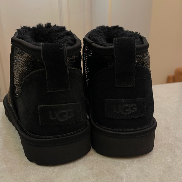UGG® 1151616 Women's Classic Ultra Mini Mirror Ball Cold Weather Boot Size 7 - Picture 8 of 14